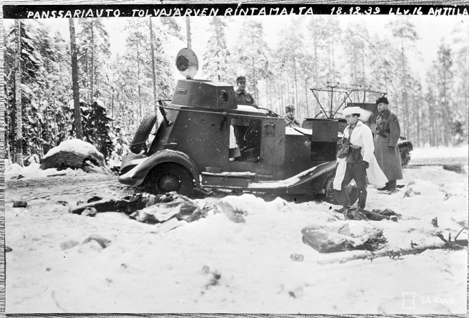 Vallattu panssariauto Tolvajärven suunnalla 18.12.1939. SA-Kuva.