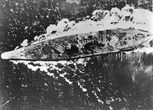 Taistelulaiva Yamato lokakuussa 1944. Kuva: U.S. National Archives. 