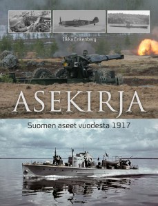 Asekirja esittelee yli 100 Suomen armeijan käytössä ollutta asetta vuodesta 1917 tähän päivään.