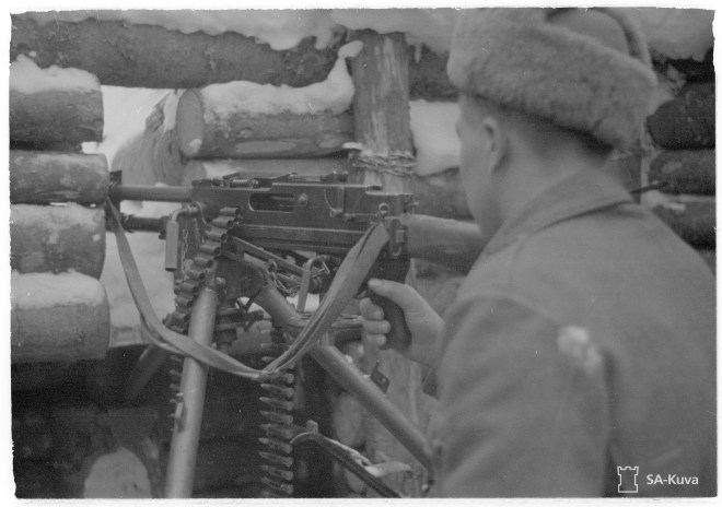 L-41 tuliasemassa Syvärillä joulukuussa 1941. 